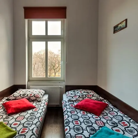 Atrium Apartment *