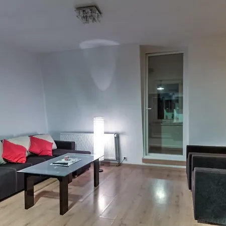 Atrium Apartment *
